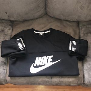 Selling a brand new Nike shirt
